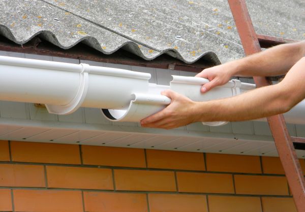 Gutter Hanging in Sidney